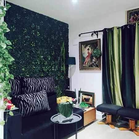 Uttsav Green - Affordable London Zone 3 - Accessible Public Transport Appartement